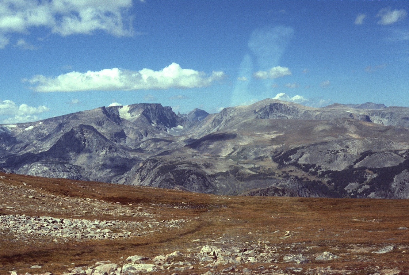 1977-09-R4-F3.jpg