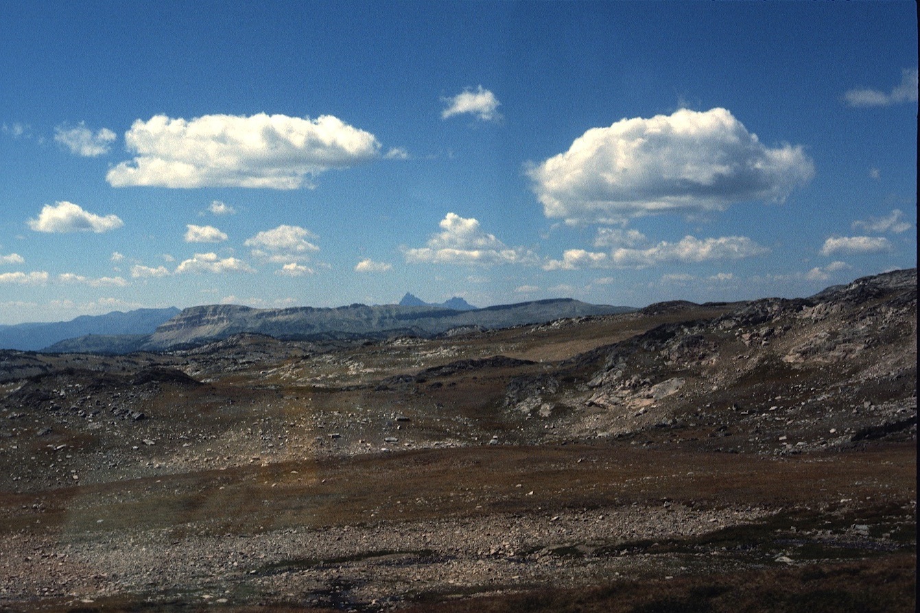 1977-09-R4-F6.jpg