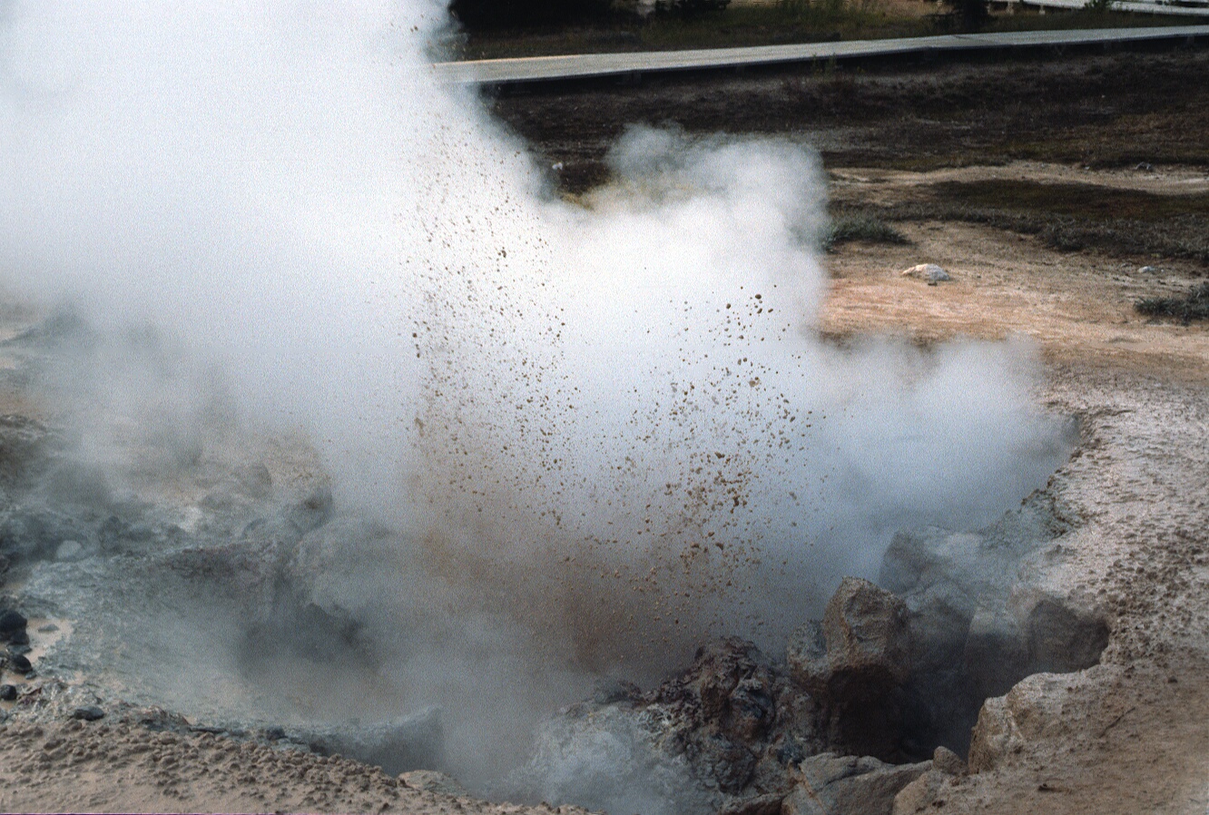 1977-09-R5-F10.jpg