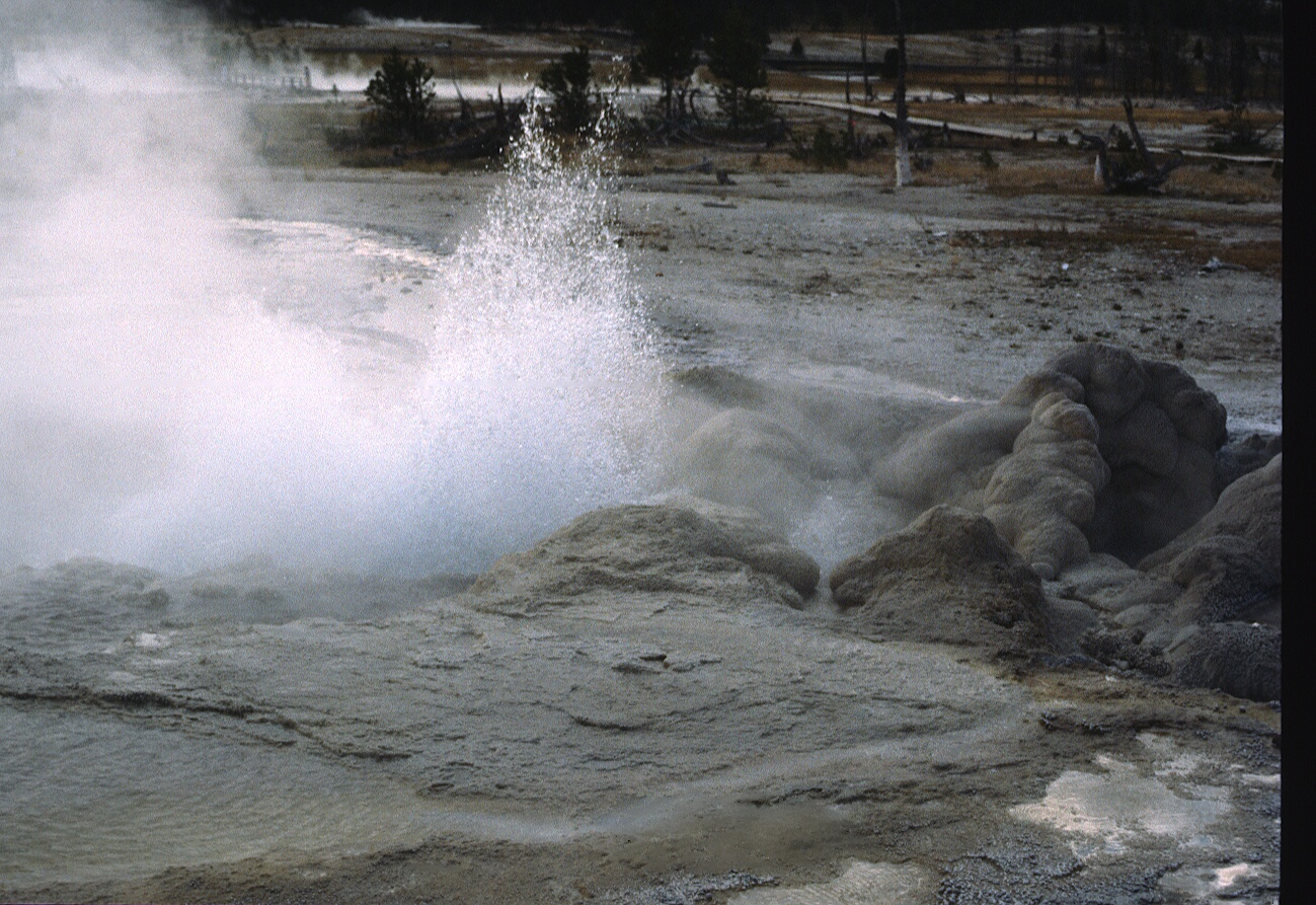 1977-09-R5-F25.jpg