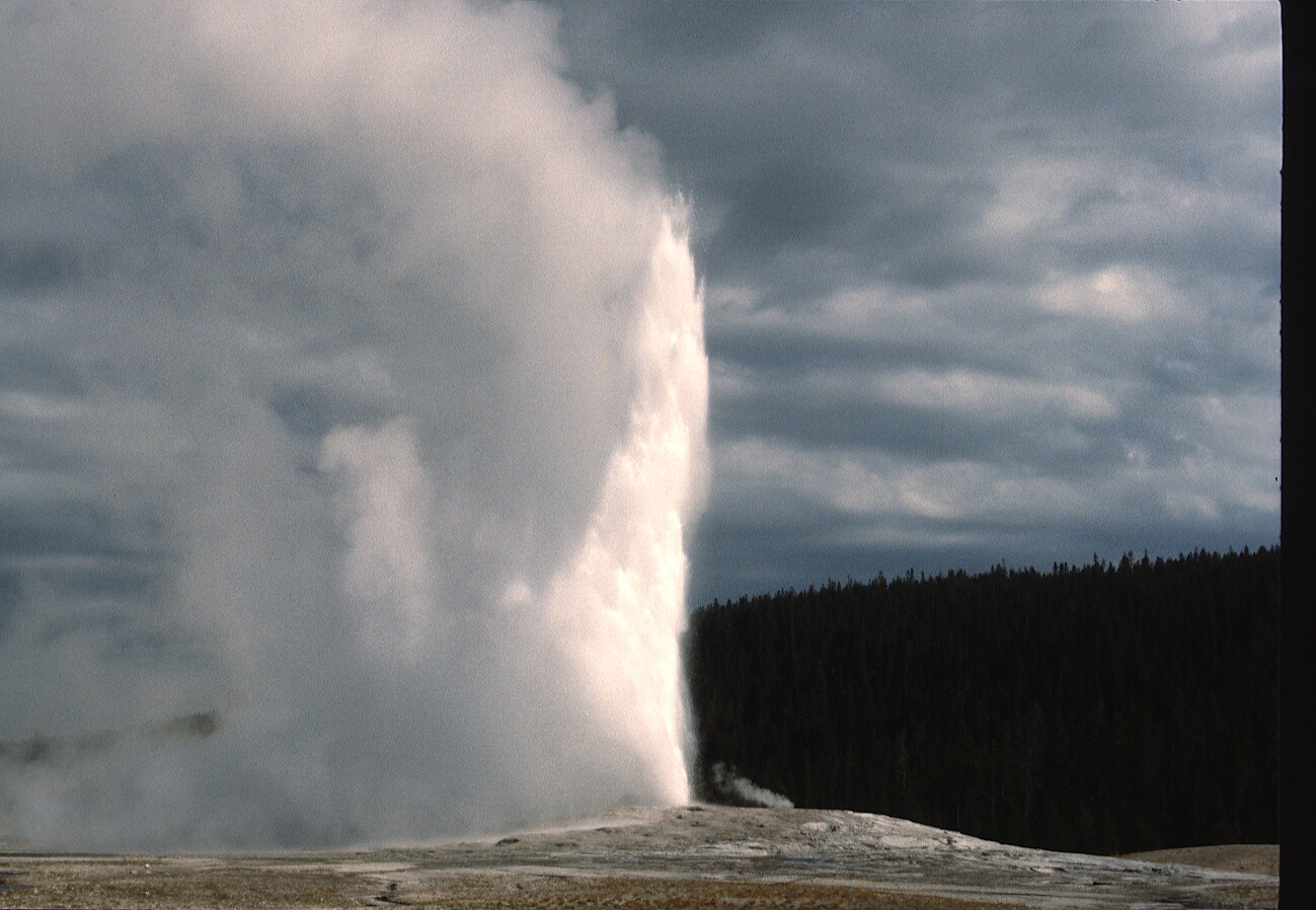 1977-09-R5-F33.jpg