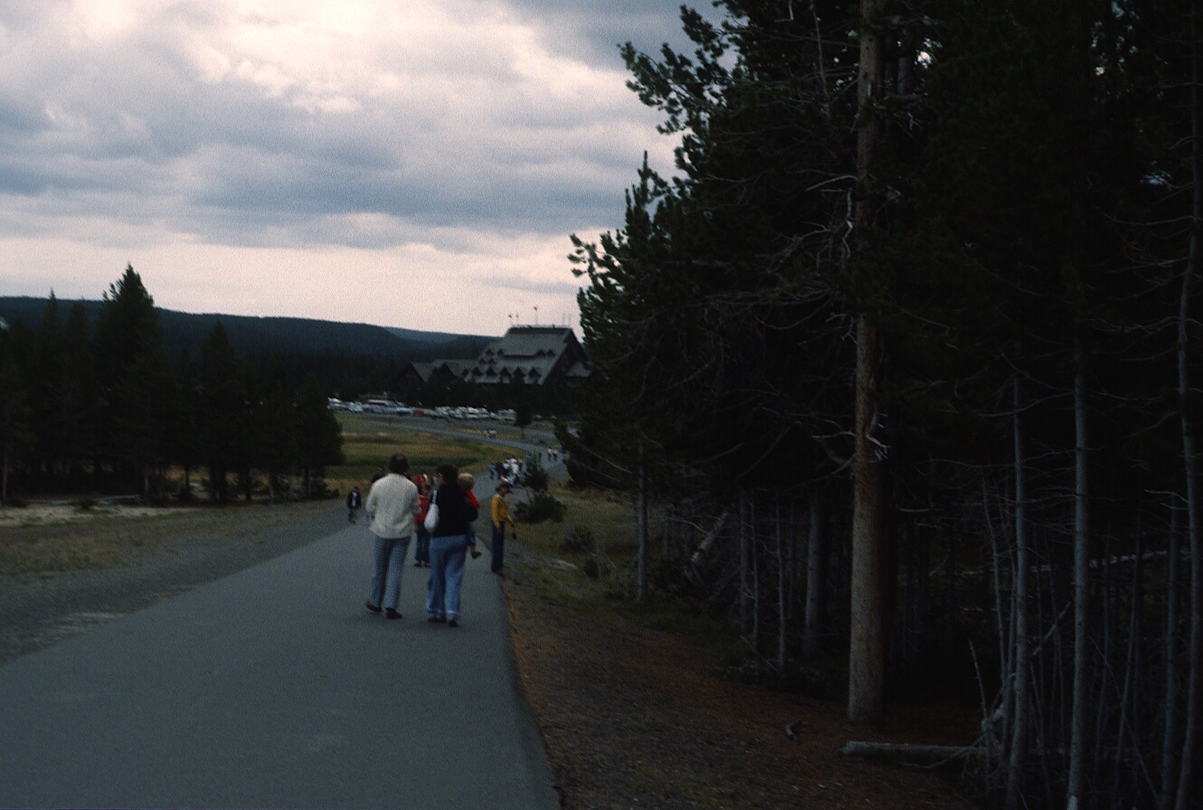 1977-09-R6-F12.jpg
