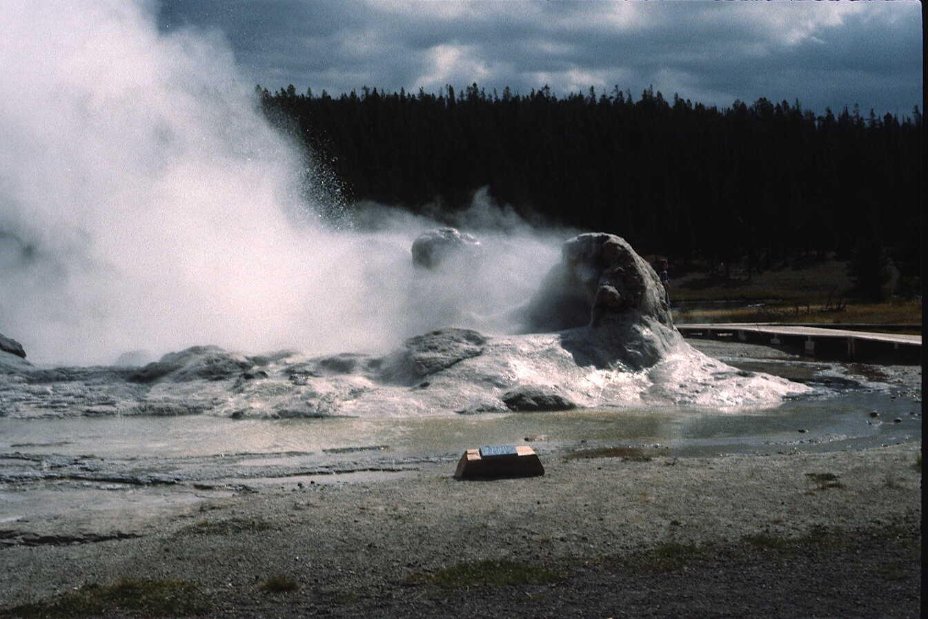 1977-09-R6-F3.jpg